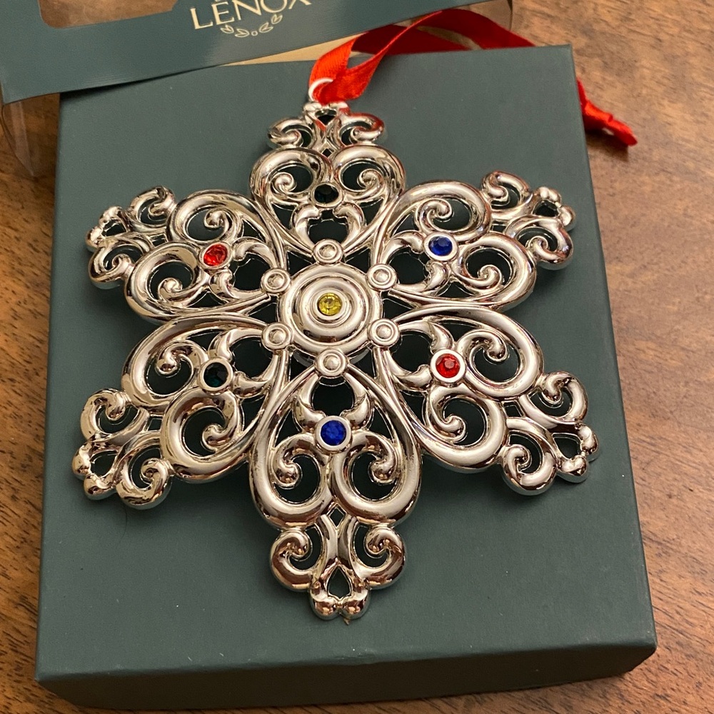 LENOX Sparkle and Scroll Snowflake Ornament